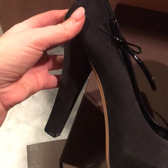 Louis Vuitton maryjane heels! Holiday! - Picture 5 of 7